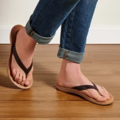 Flip-Flop OluKai Nonohe Dark Java Golden Sand Damen -Camping Geschäft 20440 48GS 102 W Nonohe DkjGlds Web Opt 1024x1024