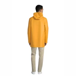 Regenjacke Stutterheim Stockholm Warm Honey Unisex -Camping Geschäft 6 stutterheim ss19 unisex raincoat stockholm warm honey male back 1